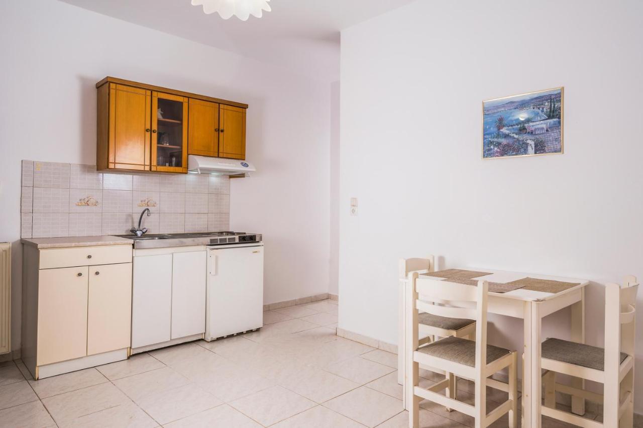 Captain Michalis Apartments Galatas  ภายนอก รูปภาพ