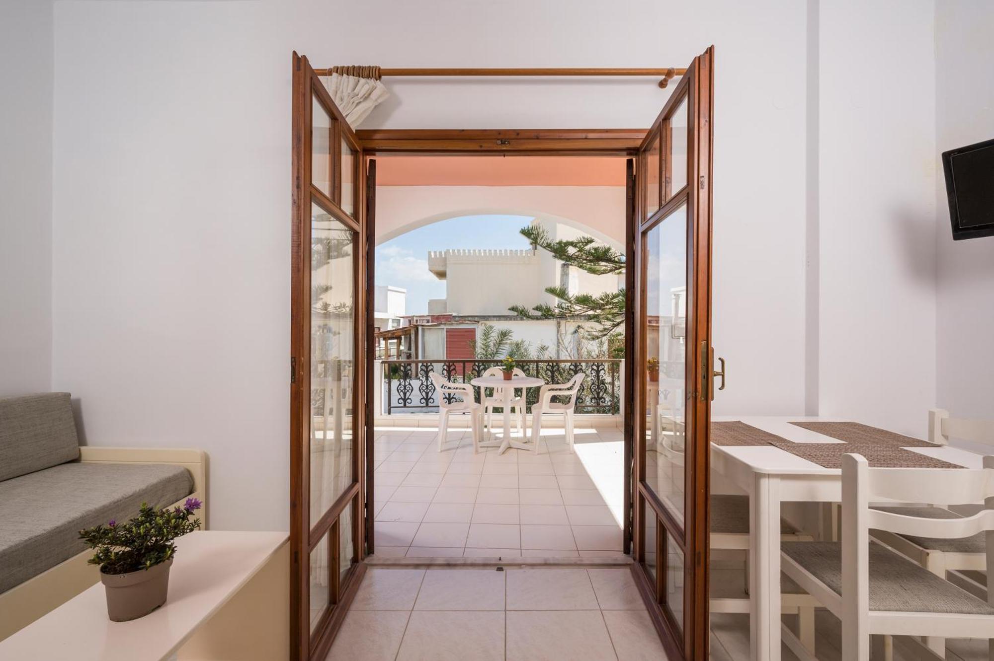 Captain Michalis Apartments Galatas  ภายนอก รูปภาพ